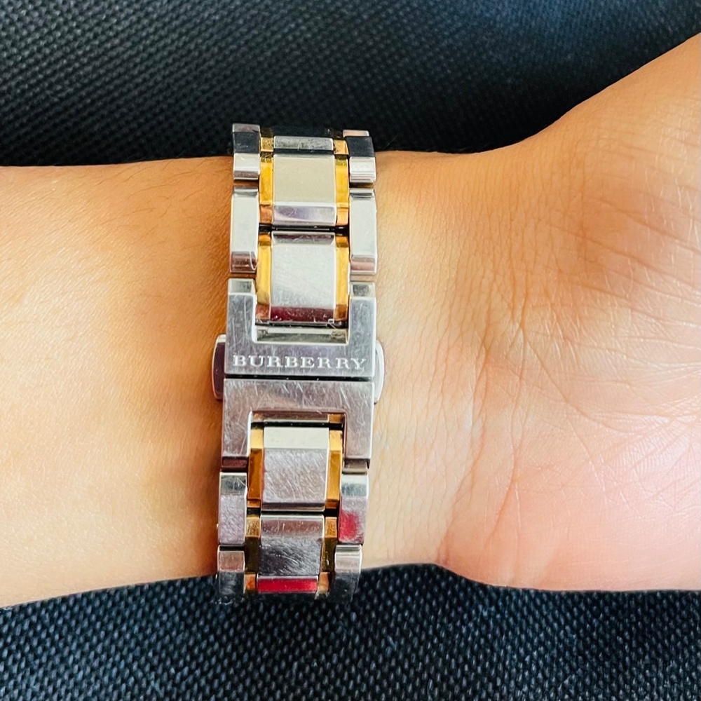 BURBERRY Silver Dial Two-tone Silver and Gold-tone Bracelet Ladies Watch 38mm - Picture 3 of 3